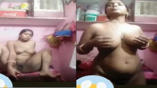 Bihari village wife dildoing pussy on VC