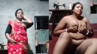 Bengali mature Bhabhi fingering pussy on cam